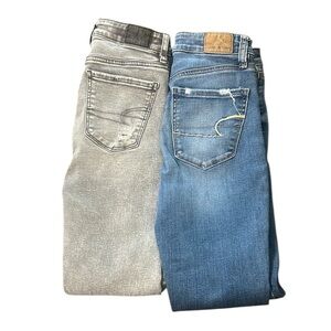 2 women’s American Eagle jeans